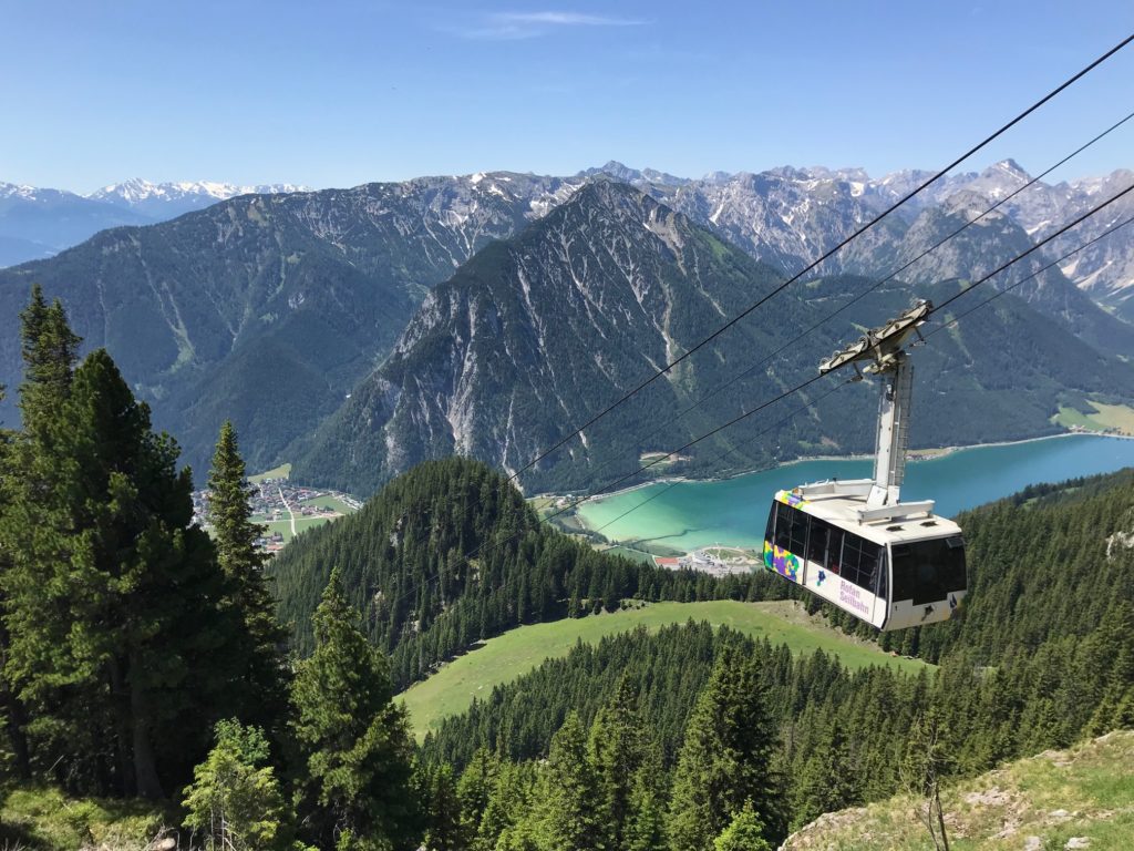 Das Rofan gehört zu den Tirol Sehenswürdigkeiten - mit der Bahn hinauf