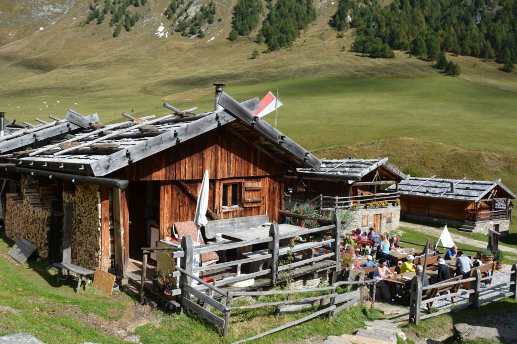 Südtirol Sehenswürdigkeiten: Die urigen Hütten der Fane Alm