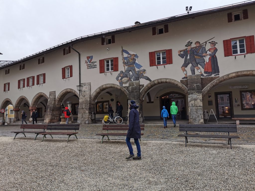 Sehenswürdigkeiten Berchtesgaden bei Regen: Lüftlmalereien bewundern