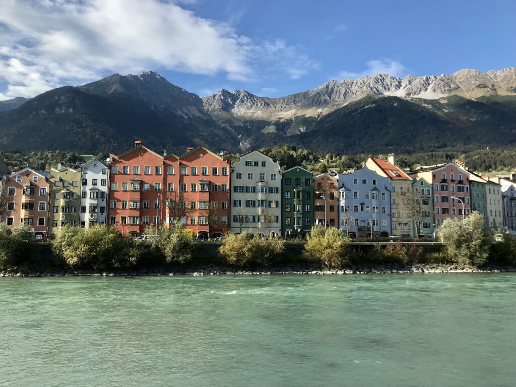 Österreich Sehenswürdigkeiten - die Stadt Innsbruck mit dem Karwendel