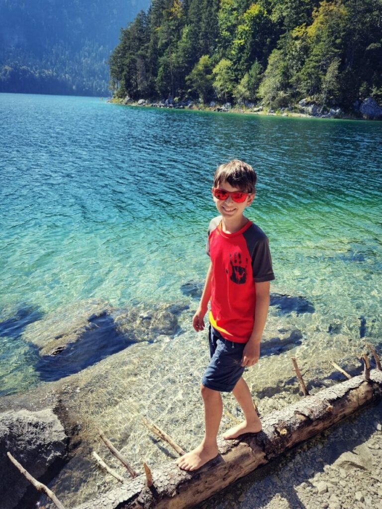 Natur Sehenswürdigkeiten Deutschland: Der Eibsee ist auch mit Kindern ein tolles Ziel