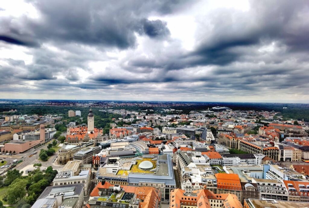 Die Leipzig Sehenswürdigkeiten von oben auf der Aussichtsplattform des City Hochhauses