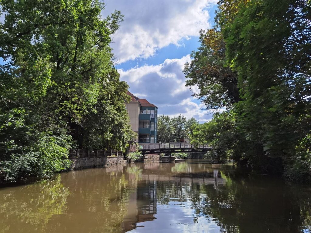 Die geheimnisvollen Leipzig Sehenswürdigkeiten vom Wasser aus sehen - geht im Rahmen einer Bootstour