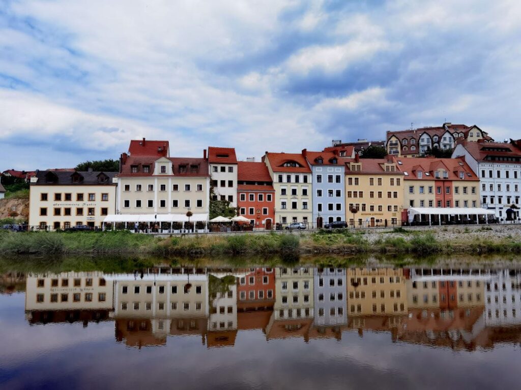 Görlitz Sehenswürdigkeiten - der Blick über die Neiße auf Zgorzelec, den polnischen Teil der Stadt