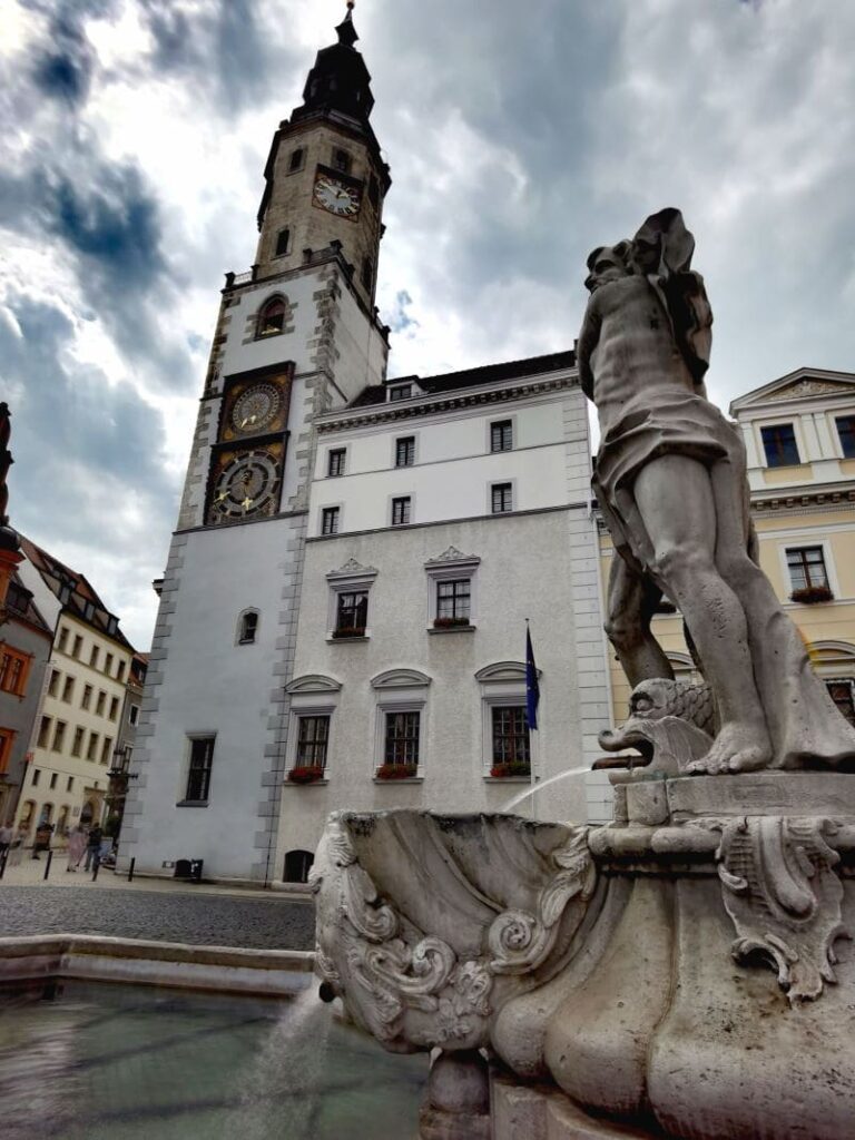 Sehenswürdigkeiten Görlitz - schöne Plätze mit prächtigen Häusern und Brunnen