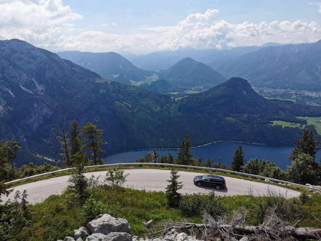 Die Loser Panoramastraße mit Blick auf den Altauseer See