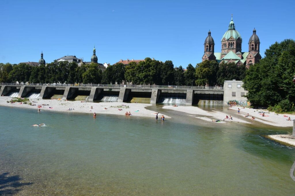 schöne Städte Bayern - München mit der Isar 