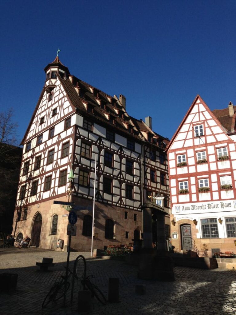 Nürnberg Sehenswürdigkeiten in der Altstadt: Die Fachwerkhäuser am Tiergärtnertorplatz