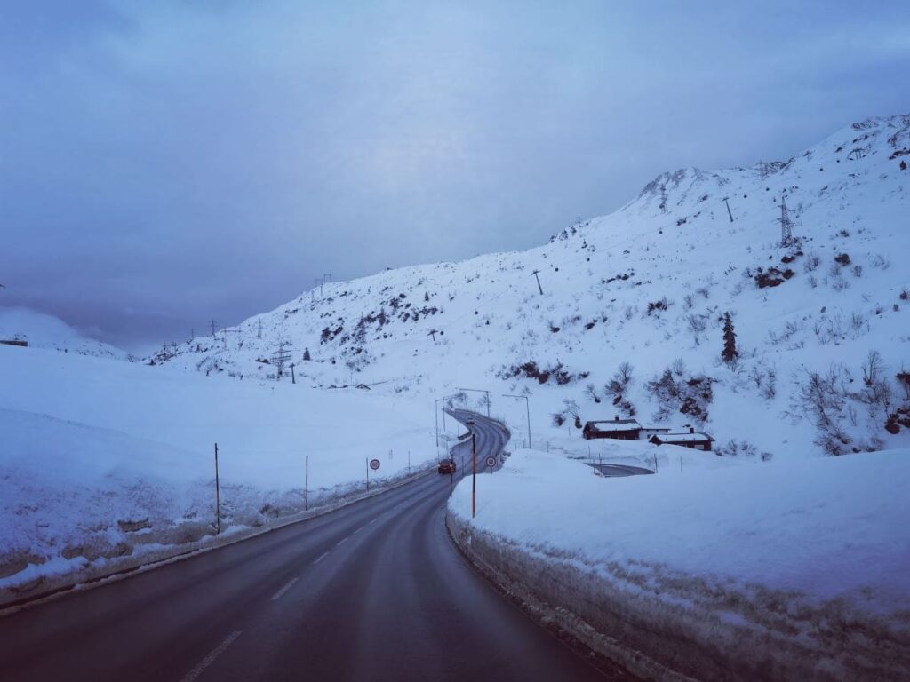 Panoramastraße über den Arlbergpass - im Winter erwartet dich hier eine einzigartige Winterlandschaft! 