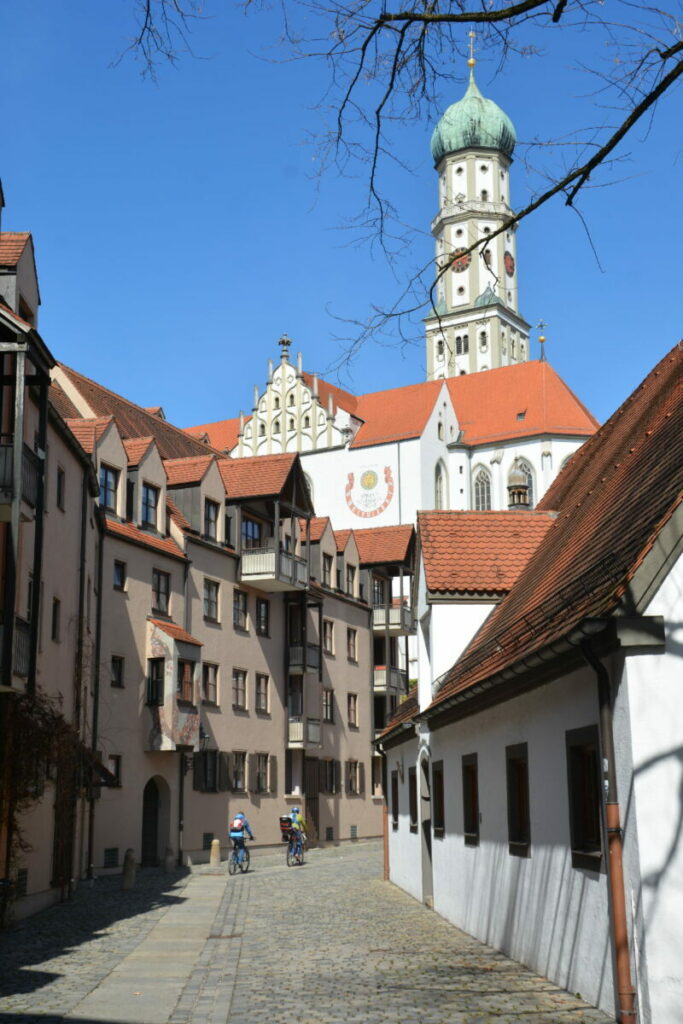 Sehenswürdigkeiten Bayern - die historischen Gassen rund um die Fuggerei in Augsburg