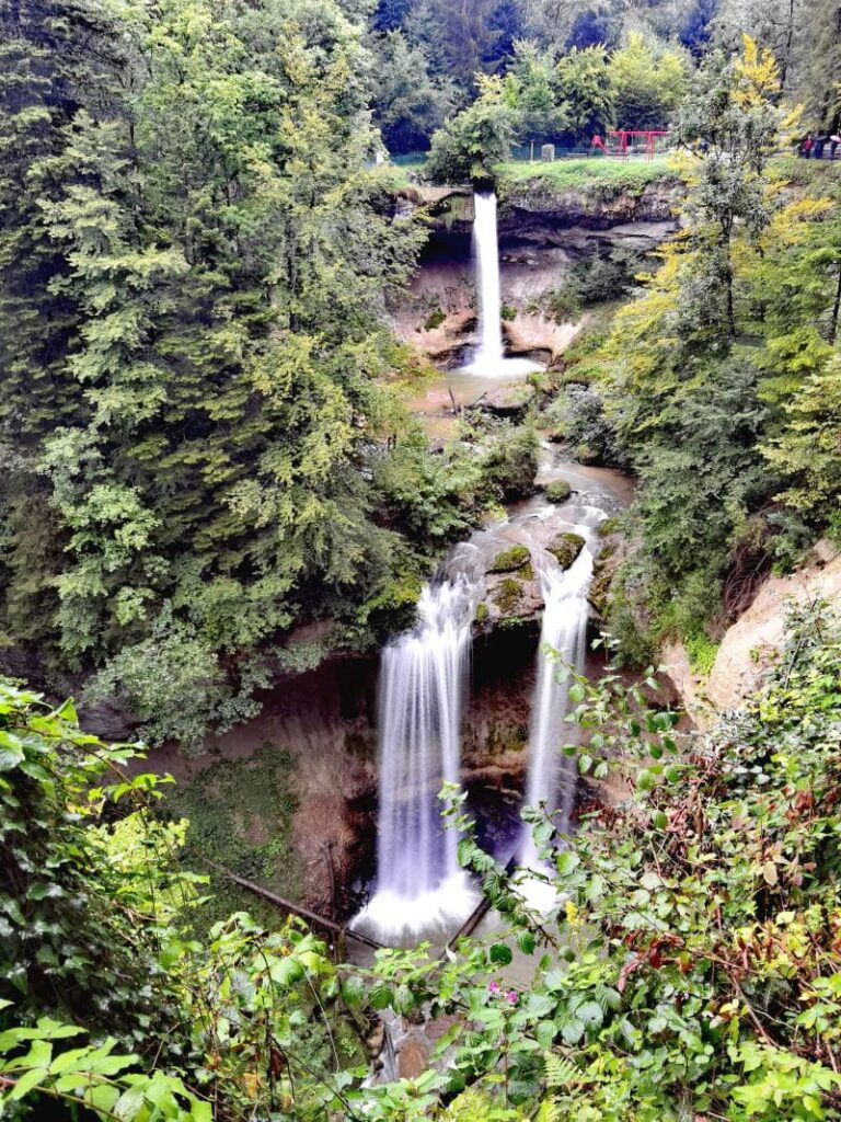 Wunderbare Sehenswürdigkeiten Bayern in der Natur - die Scheidegger Wasserfälle im Allgäu