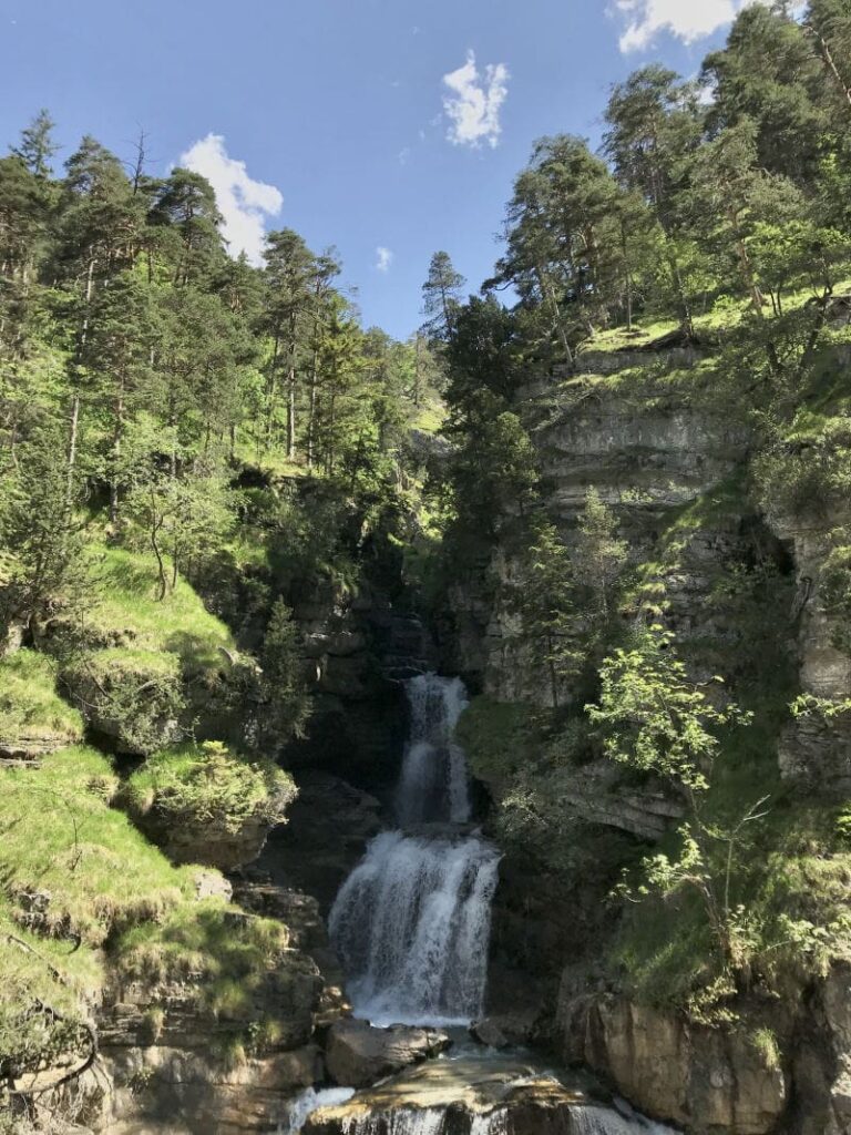 Die Kuhflucht Wasserfälle sind lohnende Sehenswürdigkeiten in Bayern