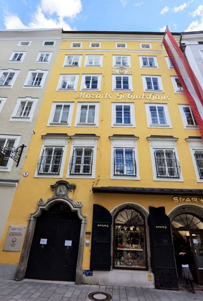 Das Mozarthaus gehört zu den Salzburg Sehenswürdigkeiten