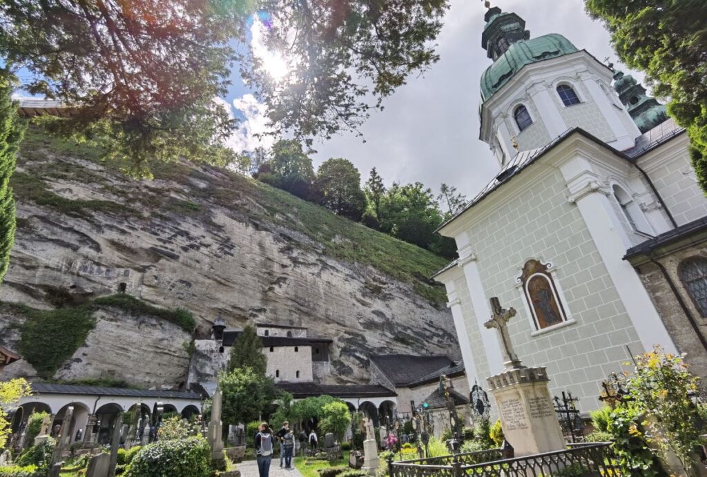 Salzburg Sehenswürdigkeiten - die Katakomben beim Friedhof St. Peter