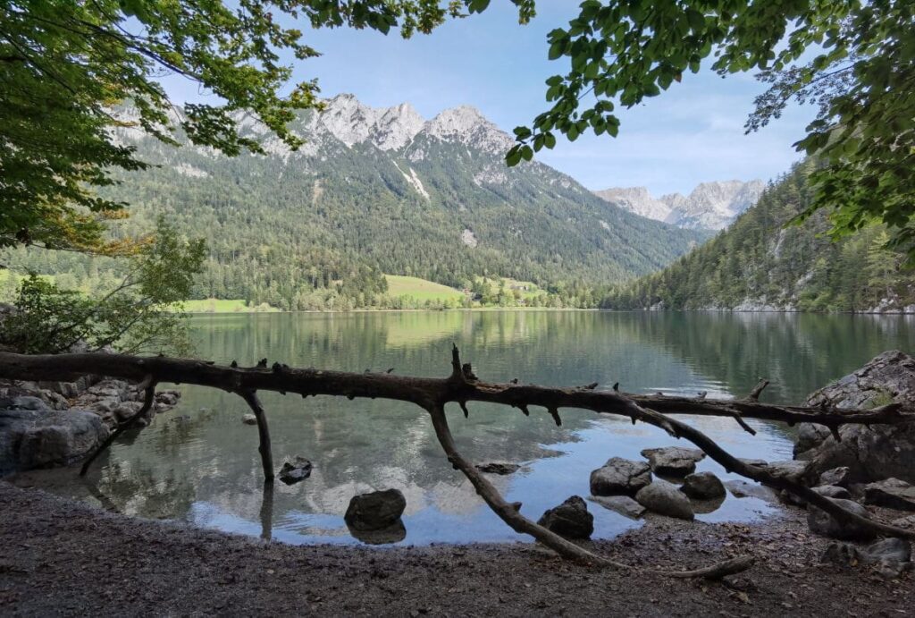 Österreich Sehenswürdigkeiten in der Natur - der Hintersteiner See mit dem Kaisergebirge