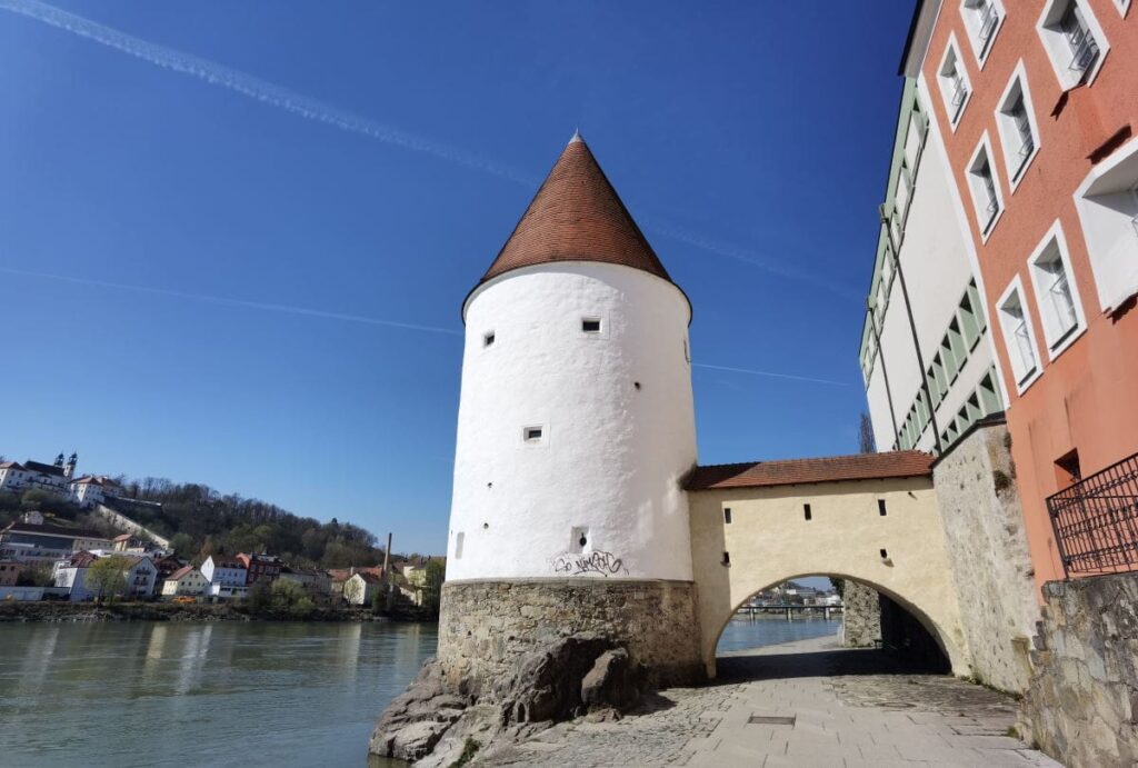 Der Scheiblingsturm am Inn ist eine der Passau Sehenswürdigkeiten