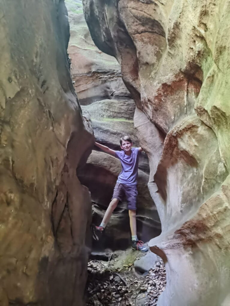 Eine der meistbesuchten Eifel Sehenswürdigkeiten - die Teufelsschlucht mit den Sandsteinfelsen