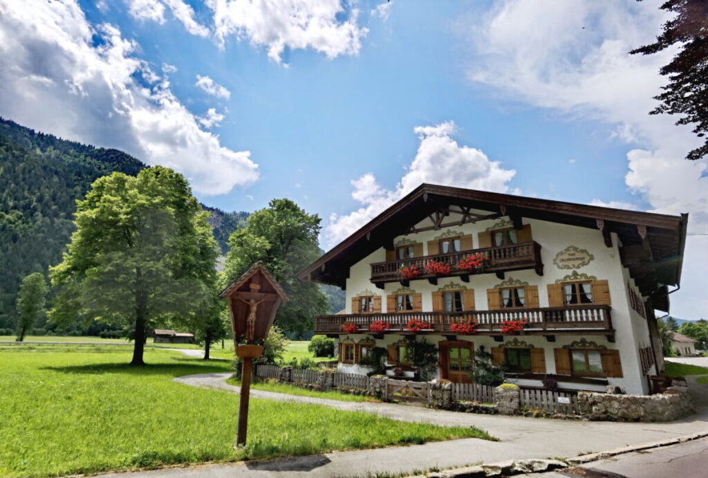Bayrischzell Sehenswürdigkeiten - der Ortskern mit seinen schönen Bauernhäusern
