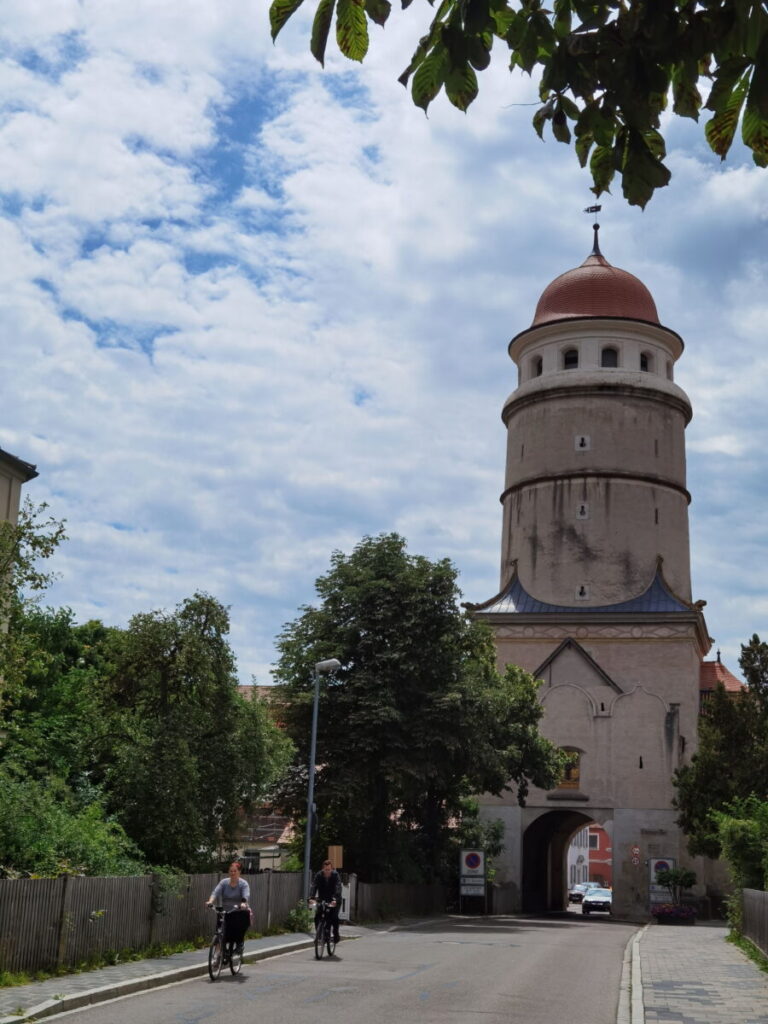 Das Löüsinger Tor ist eine der besonderen Nördlingen Sehenswürdigkeiten - du kannst in den Turm