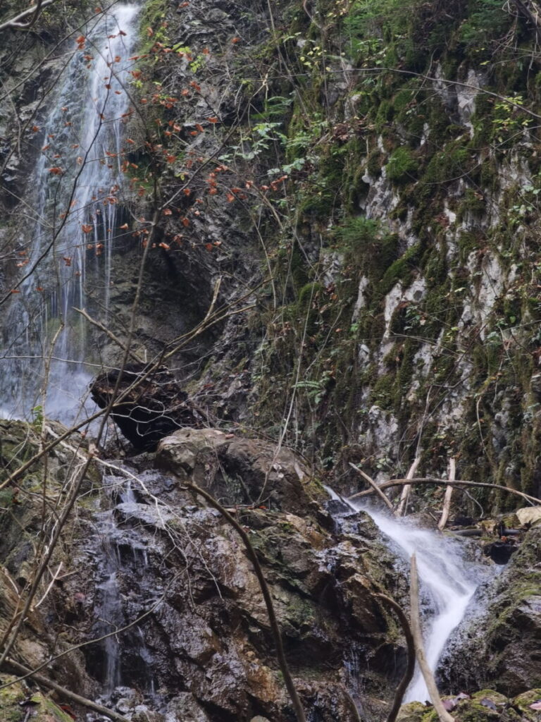 Die Wasserfälle beim Riessersee sind Garmisch Partenkirchen Sehenswürdigkeiten