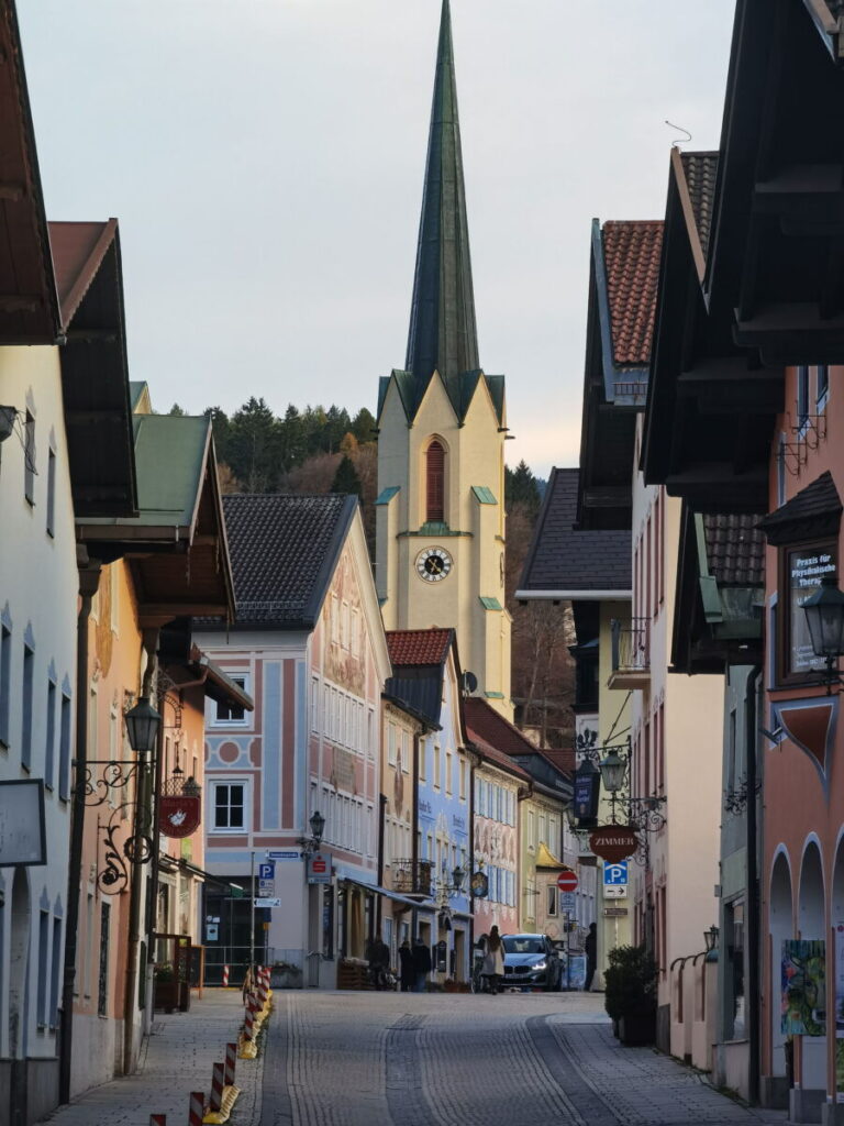Sehenswürdigkeiten Garmisch-Partenkirchen: Die Altstadt in Partenkirchen mit der Ludwigstraße