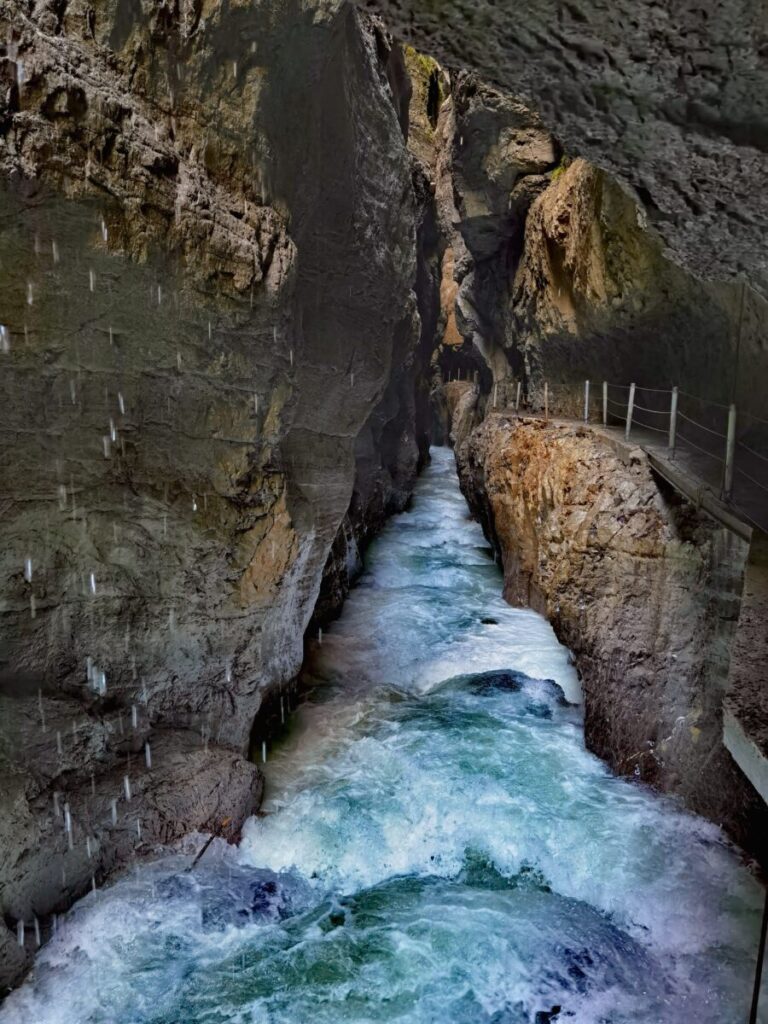 Eine der meistbesuchten Sehenswürdigkeiten Garmisch-Partenkirchen - die Partnachklamm