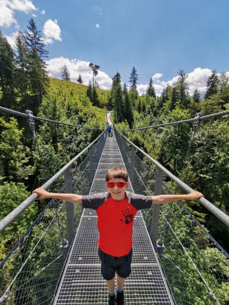 Garmisch-Partenkirchen Sehenswürdigkeiten: Die kostenlose Hängebrücke bei der Tannenhütte