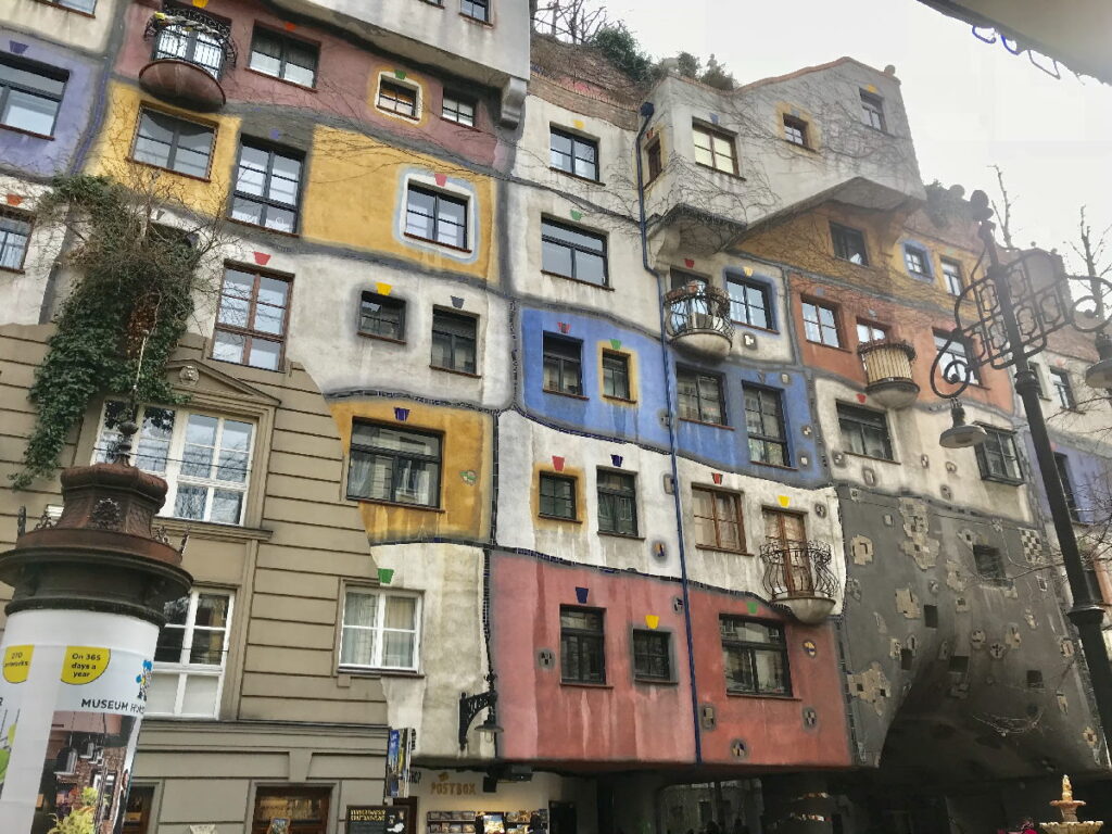 Wien Sehenswürdigkeiten, die nichts kosten: Besuch beim Hundertwasserhaus