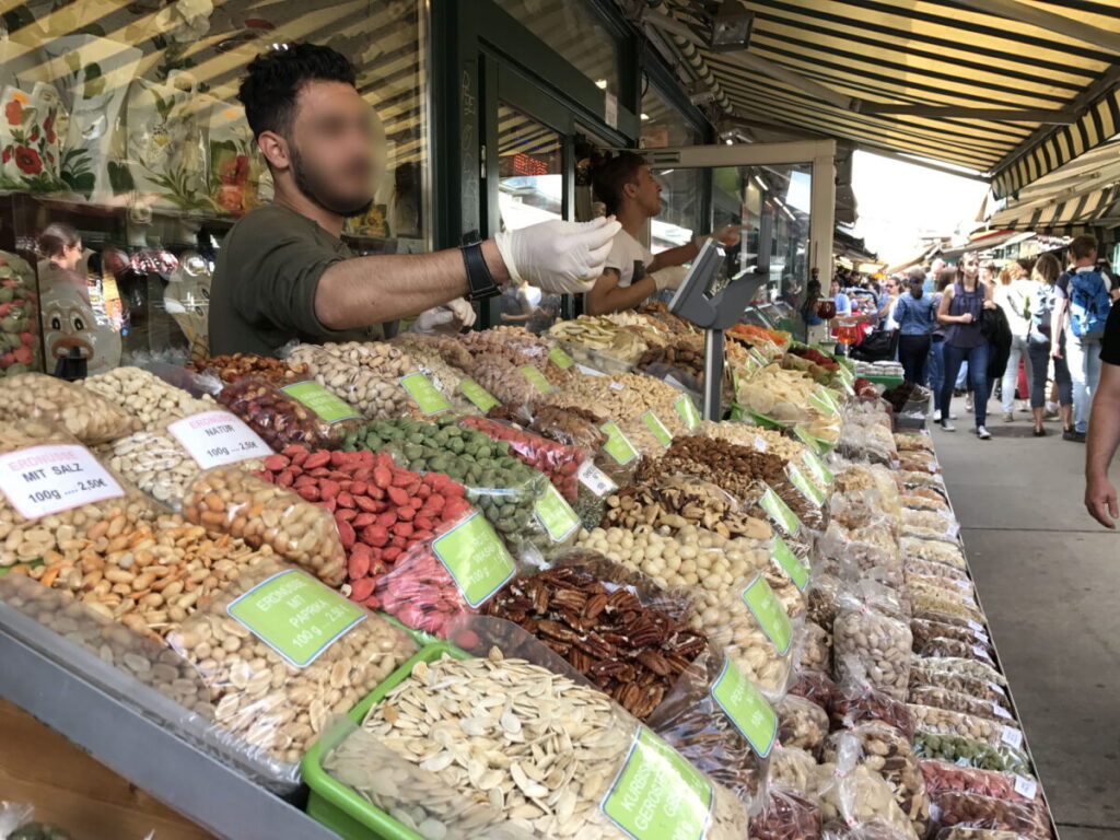 Wien Sehenswürdigkeiten und Schmelztiegel der Nationen: Wiener Naschmarkt