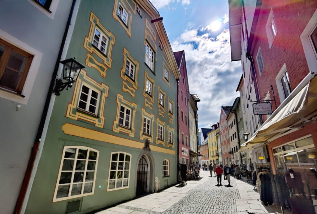 Füssen Sehenswürdigkeiten - die schönen bunten Fassaden in der Altstadt