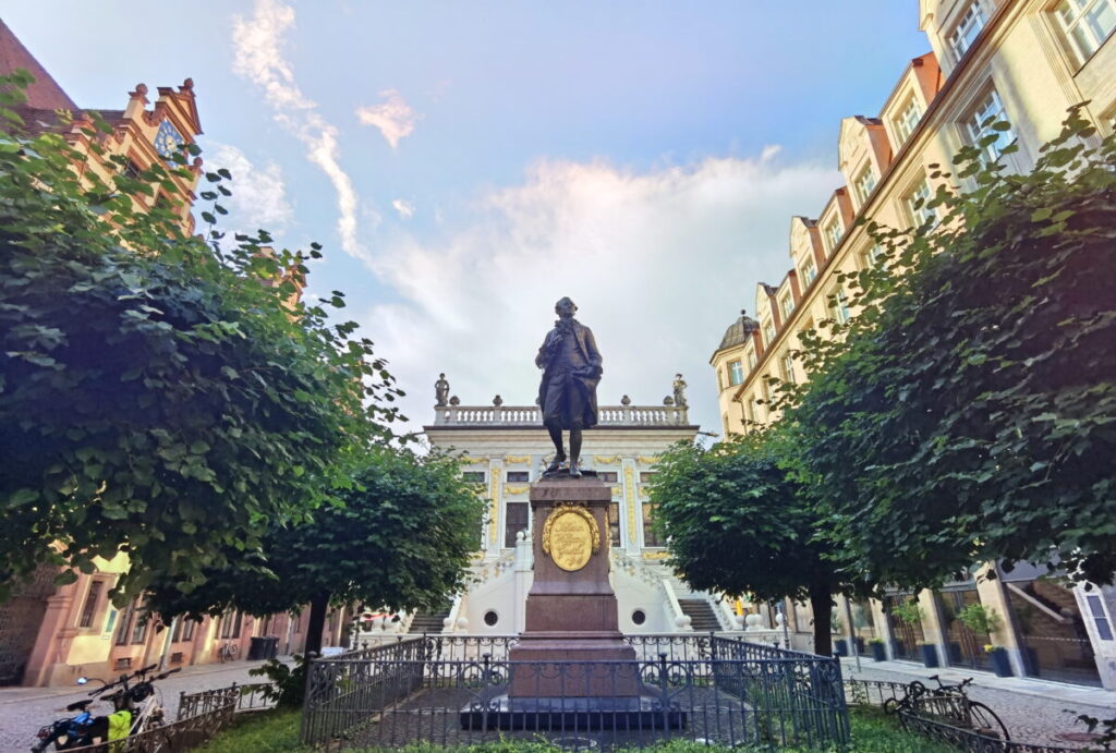 Leipzig Altstadt - das Goethe Denkmal auf dem Naschmarkt