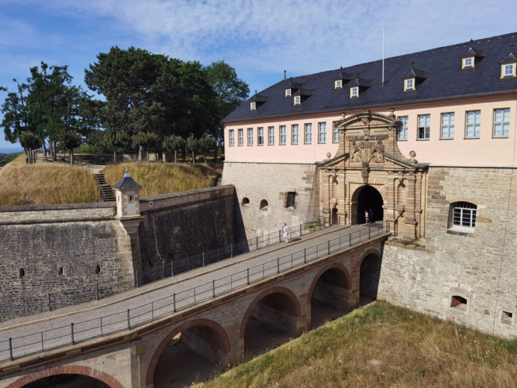 Die Zitadelle auf dem Petersberg ist eine der Erfurt Sehenswürdigkeiten, die mit Führung oder auf eigene Faust besuchen kannst.