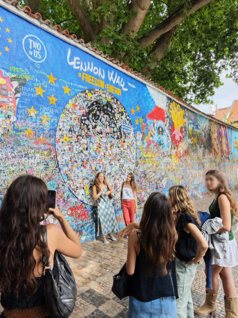Kostenlose Prag Sehenswürdigkeiten - die John-Lennon-Mauer