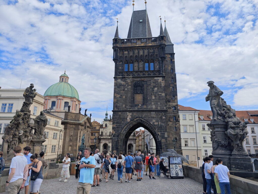 Prag Sehenswürdigkeiten - der Altstädter Brückenturm auf der Karlsbrücke